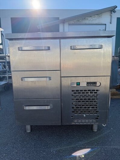 Restmec VLE804 vetolaatikosto