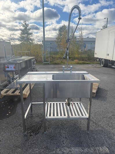 RST-allaspöytä suihkulla RST-allaspöytä suihkulla